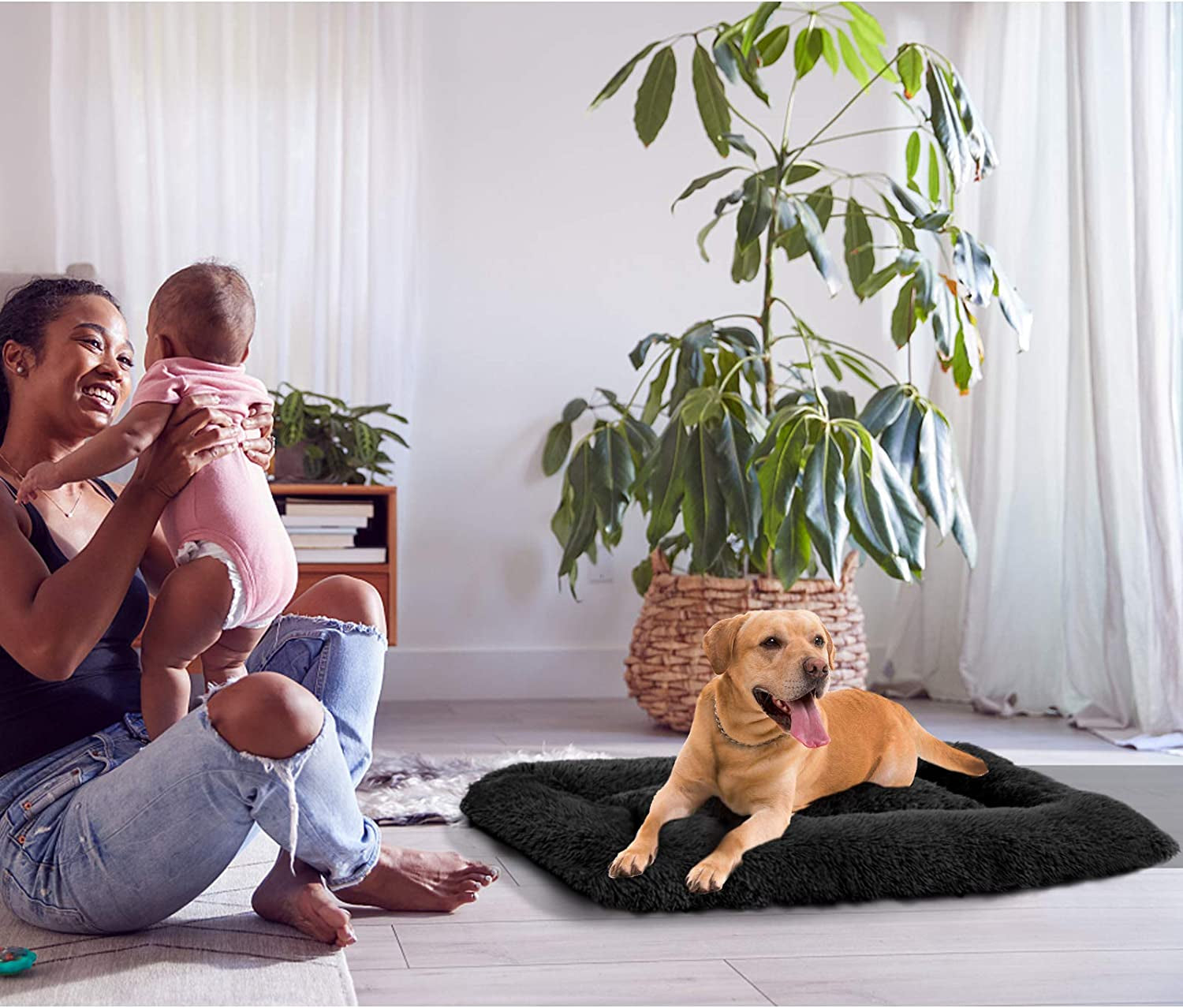 Luxurious Calming Dog Bed - Plush Faux Fur Mat with Non-Slip Bottom for Medium to Large Dogs and Cats